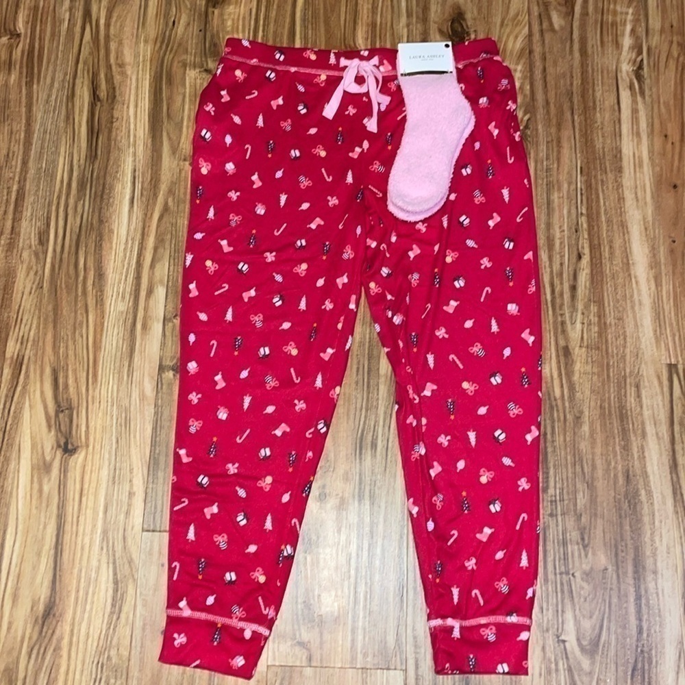 Laura Ashley women’s Large pajamas pants joggers sock Christmas holiday pjs